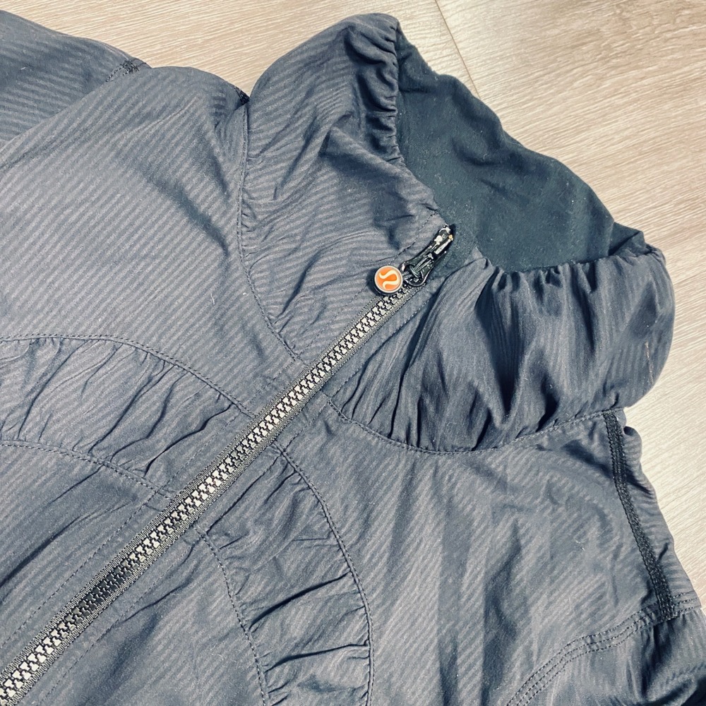 Lululemon Dance Studio Jacket Black‎ Pinstripe Full Zip Ruffle Thumbhole Size 4